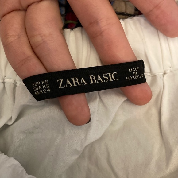 Cute flowy white top - Picture 3 of 3